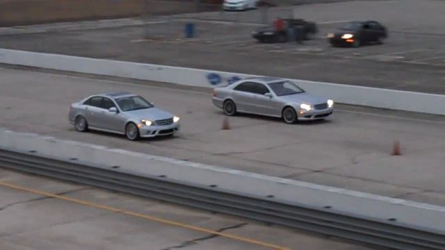 AMG Mercedes drag racing at Sebring смотреть онлайн