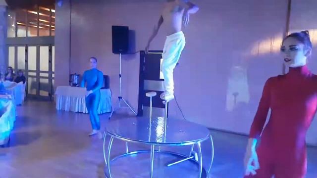 Эквилибр на тростях. Шоу-театр "Лотос"