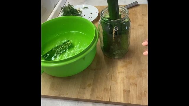 Малосольные хрустящие огурцы ( горячий способ)