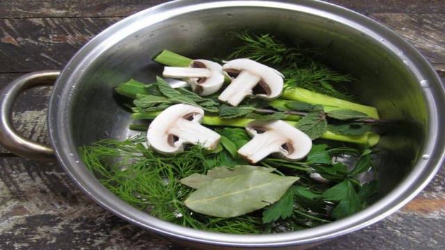 Овощной бульон с грибами