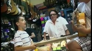 Мальчик классно поет