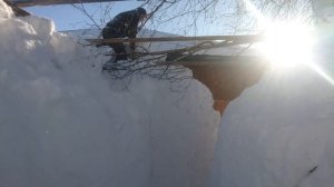 Завалило снегом. Строим тоннель чтобы не кидать снег. Shelter in snow tunnel.