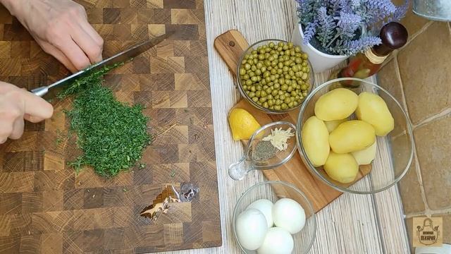 Салат с редиской и зелёным горошком! Недорогой, вкусный и простой в приготовлении салат!
