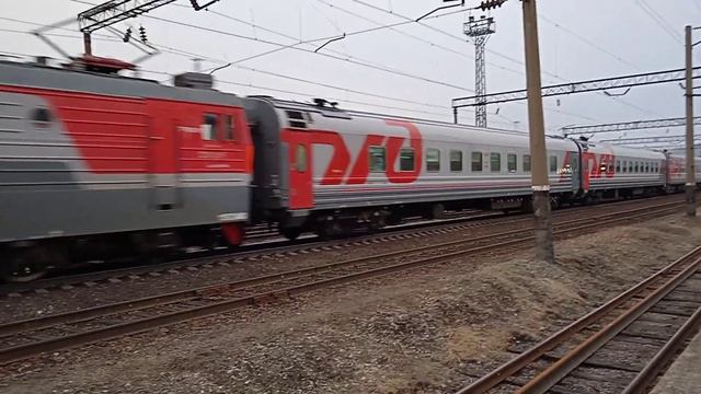 ЭП1-246 с пассажирским поездом №144Э Тихоокеанская-Уссурийск и Столыпинским вагоном в хвосте смотреть онлайн