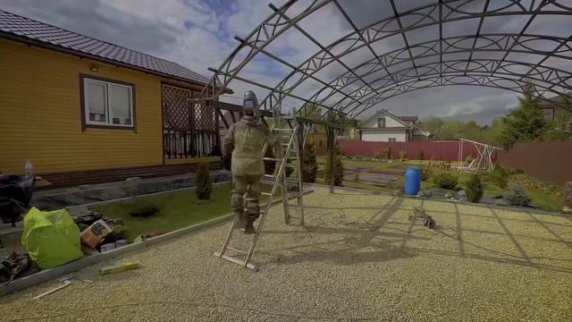 Краткий обзор процесса монтажа навеса для автомобилей с кровлей из поликарбоната смотреть онлайн