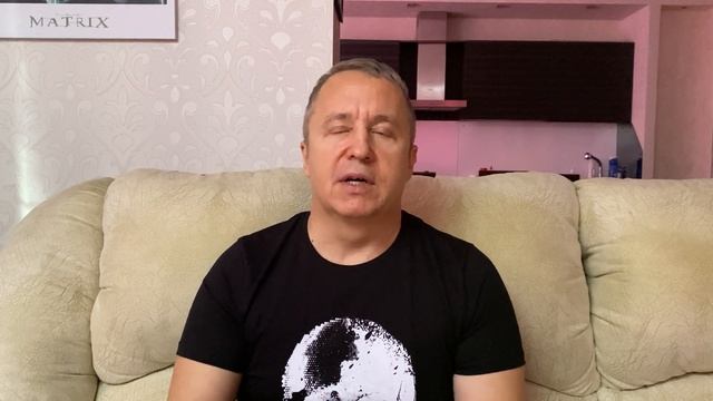 Как заинтересовать незнакомую девушку в разговоре: 3 рабочих техники