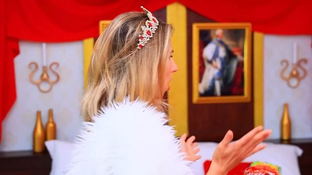 Король и королева от рождения до смерти / Бедная девочка попала в королевскую семью (Часть 15) смотреть онлайн