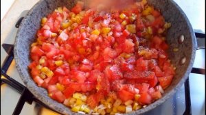 Яйца с помидорами и картофелем. Легкий и полезный завтрак.