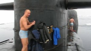 Купание КД и НШ  31ДПЛ с борта АПЛ в Арктике.