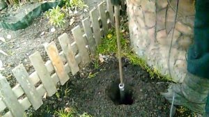 Как быстро выкопать лунки на даче обычной дрелью.  How to dig a hole in the country the usual drill