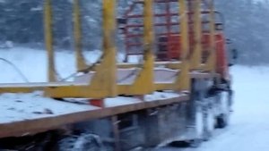 ВОИНЫ ЛЕСНЫХ ДОРОГ ЛЕСОВОЗ IVECO  штурмует перевал (Самарга)