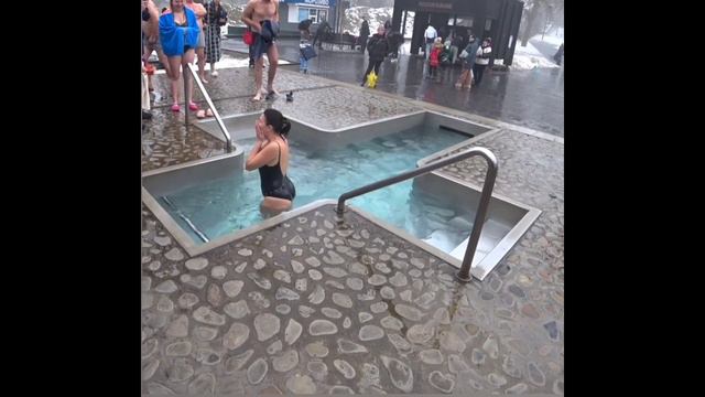 ICE HOLE BATHING 2024! / EPIPHANY BATHING | BRAVE GIRLS | WINTER SWIM |КРЕЩЕНСКИЕ КУПАНИЯ ДЕВУШЕК # смотреть онлайн