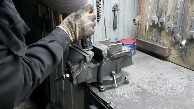 Приспособление для установки стопора пыльника шаровой опоры. смотреть онлайн