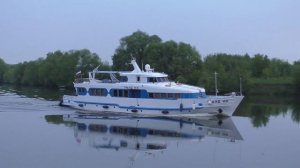 Теплоход Гранд НН Тип: МО Проект: 873А идет вниз по Москва-реке