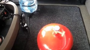 Хранение газового балона в машине.