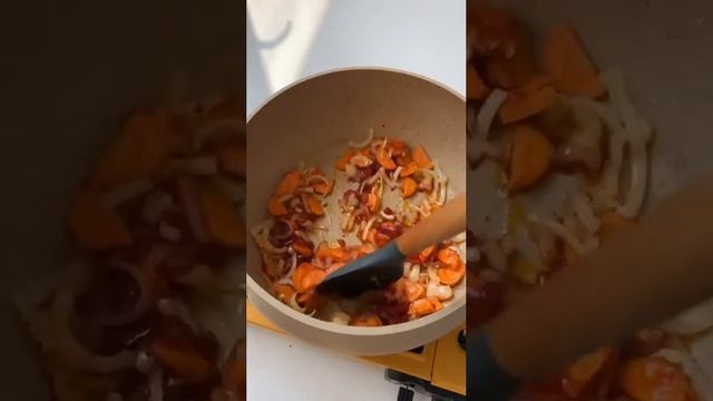Мясные рулетики на подушке из картофеля или же штрудели