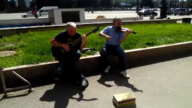Уличные музыканты в Челябинске смотреть онлайн