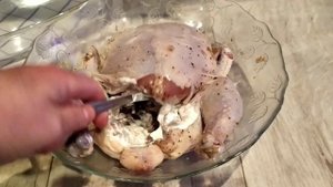 курица целиком с картошкой в духовке