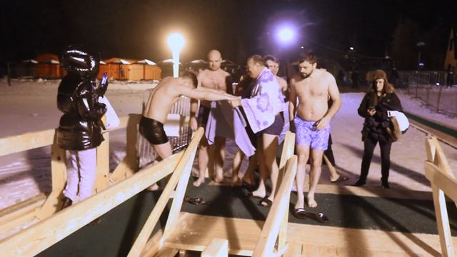 Крещенские купания в зоне отдыха «Мещерское» смотреть онлайн