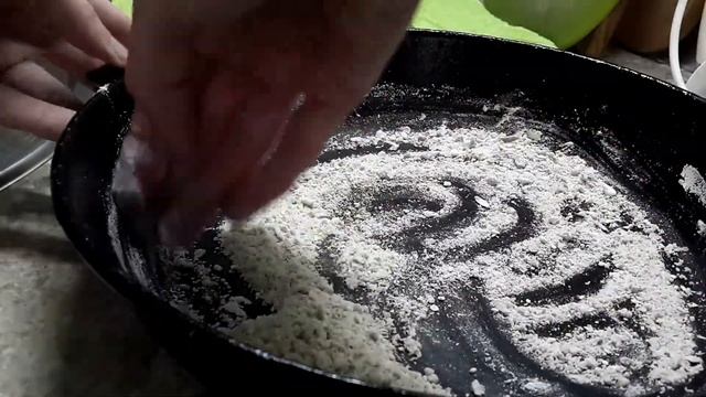 Как ЛЕГКО отмыть от ЖИРА очень жирную посуду/сковороду/кастрюлю в холодной воде. БЕЗ ХИМИИ и моющих