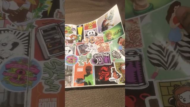 Обзор коллекции стикеров в скетчбуке #1 2011-20(??) смотреть онлайн