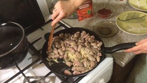 Куриные Сердечки в остром томатном соусе