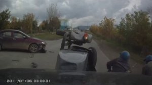 Выезжая с поворота протаранил мотоцикл с коляской