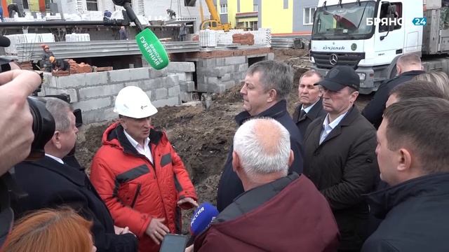 Губернатор проверил как строятся важные городские объекты