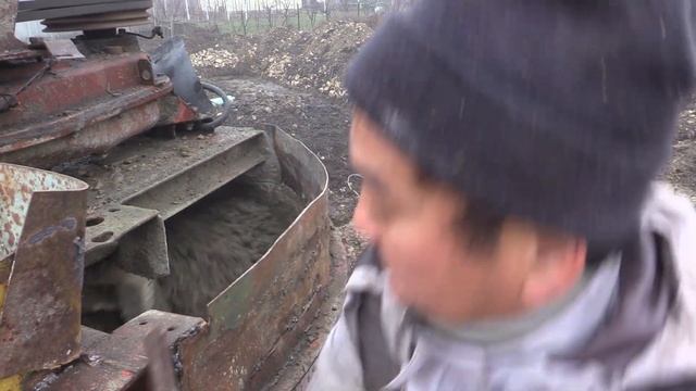Бетоносмеситель принудительный горизонтальный. Заливаю подбетонку.