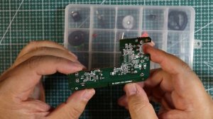 Разборка нового цифрового FM AM радиоприемника INDIN BC-R2011 для извлечения радиодеталей и схемы