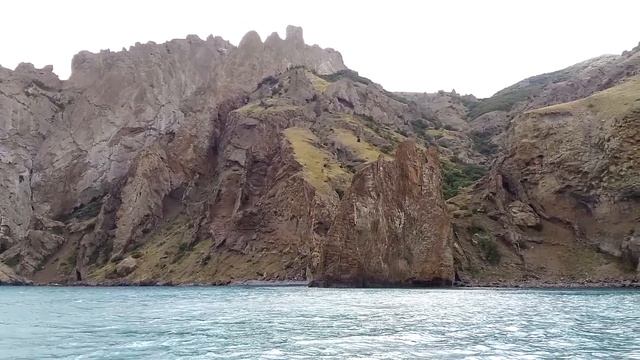 Крым, Карадаг, море. Золотые ворота и Коктебель с моря. смотреть онлайн
