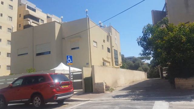 УЛИЦА БАРАК (МОЛНИЯ) В КИРЬЯТ МОЦКИНЕ ПРОГУЛКА ПОКАЗ РАССКАЗ, ДОМОВ АРХИТЕКТУРА смотреть онлайн