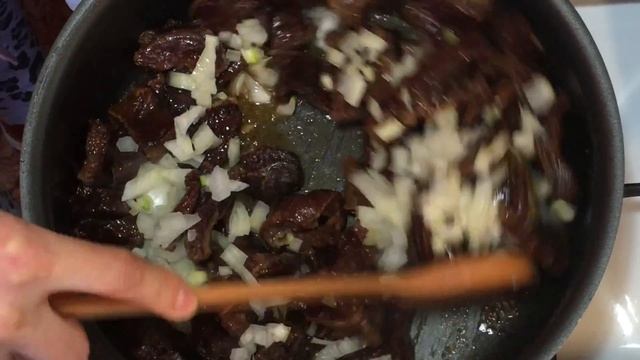 Сушеное мясо с подливой: рецепт от Foodman.club