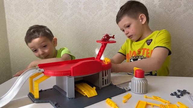 #Будни Макса и Алекса)РАСПАКОВКА пожарной станции MOBICARO #Распаковка#ОбзорИгрушек #ПожарнаяСтанци