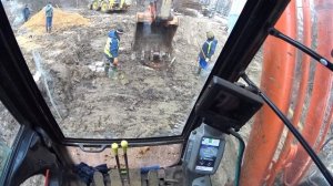Работа на экскаваторе в первый раз.
