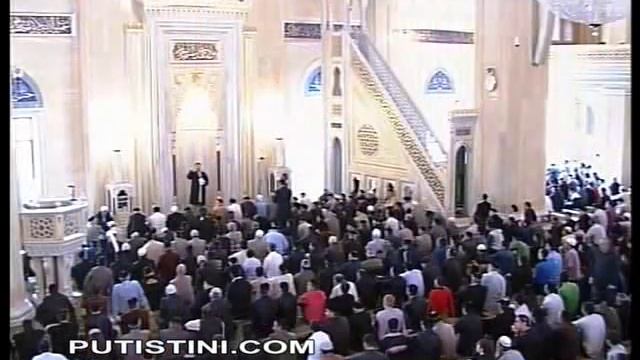 Пятничная молитва в мечети "Сердце Чечни"