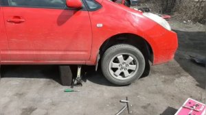 Замена передней стойки на Toyota Prius