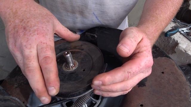 Ремонт газонокосилки Partner p12597. Замена ножей, замена привода ножа , сварка корпуса. смотреть онлайн