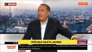 Face à 2 gilets jaunes une député claque des fesses !