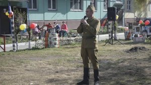 70 лет Победе на Ленина 262 г.Бийск.Поёт Максим Артюхов.