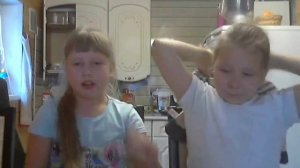 Челлендж с ЖВАЧКАМИ жуём жвачки завязываем глаза пытаемся угадать.