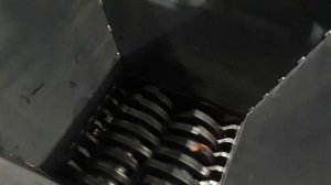 Измельчитель для коры шредер двухвальный дробление измельчение коры на шредоре ИШМ-220.mp4