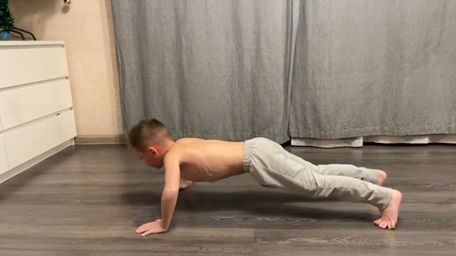 Отжимания в 6 лет 72 раза.Вова смотреть онлайн