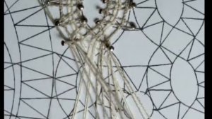 Переплетение нитей в цепочке.