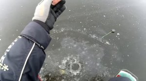ЛЕЩИ не лезут в лунку/Первый лед 2022-23