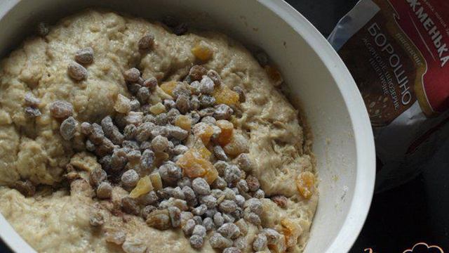 Кулич на кислом молоке с цельнозерновой мукой