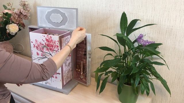открываем комодик для украшений