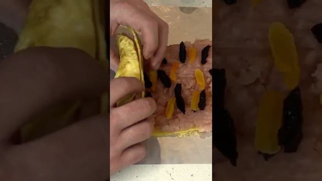 Рулет из индейки с курагой и черносливом. Бесподобная закуска.