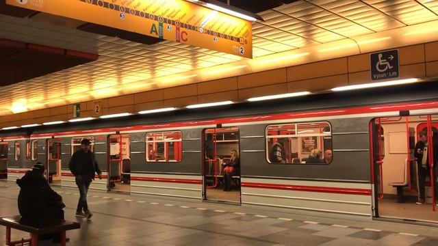 Поезд метро в Праге смотреть онлайн