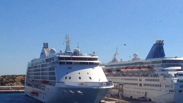 Ибица Порт Puerto de Ibiza ,съемка с парома Balearia .Балеарские острова
